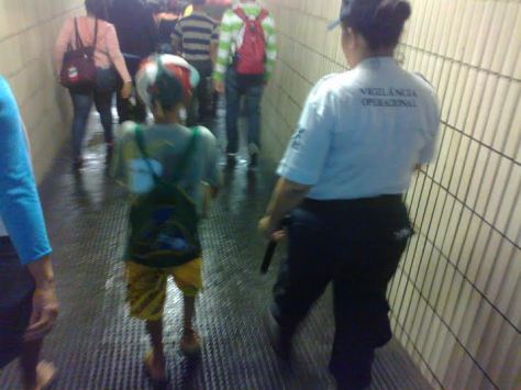 Criança foi proibida de vender paçocas no metrô